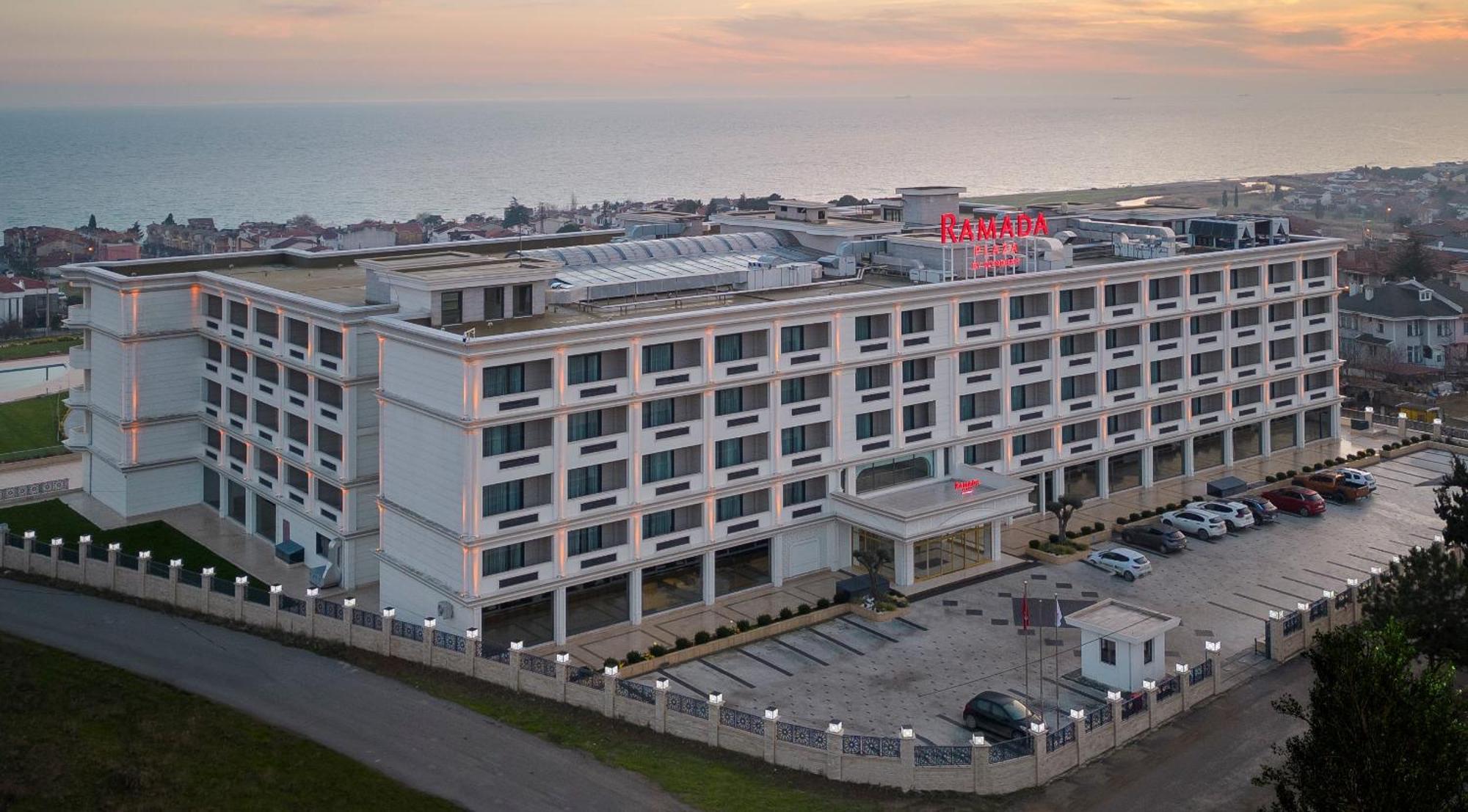 Hotel Ramada Plaza By Wyndham Silivri Extérieur photo